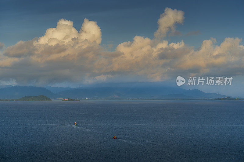 在泰国普吉岛和甲米之间的安达曼海上的岛，Koh Yao Yai的夜景。